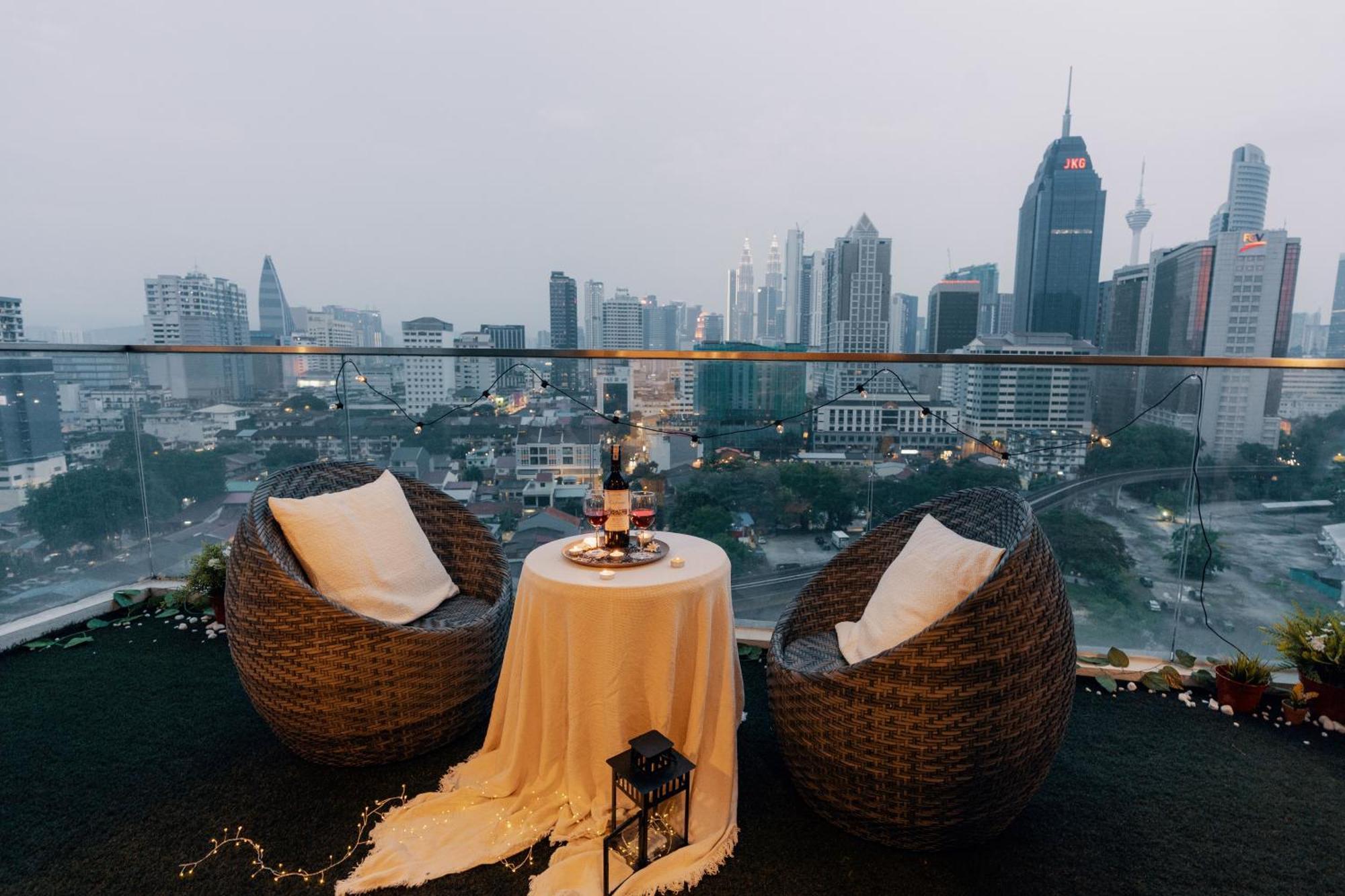 Naibnb In Regalia Residence Kuala Lumpur Luaran gambar